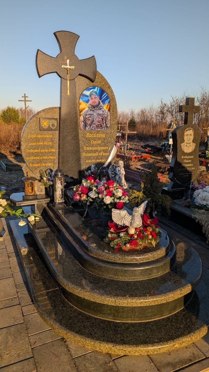 Меморіальні комплекси 9